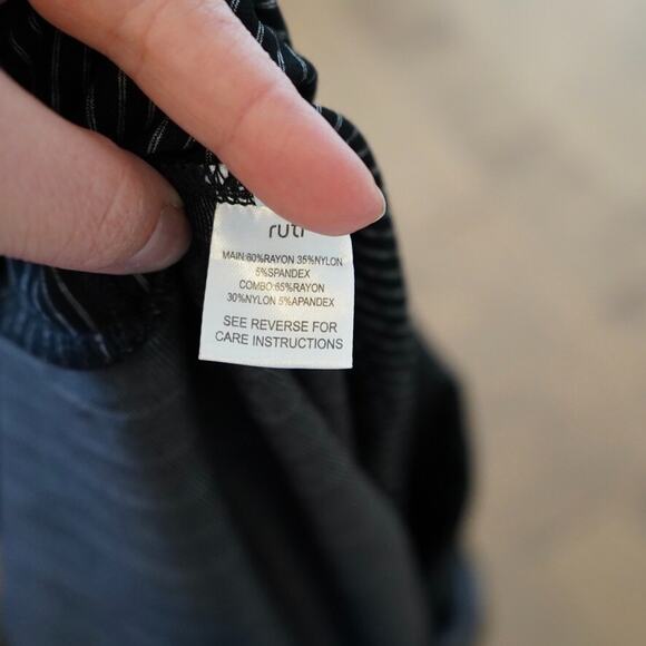 Ruti Top Womens Small Black Striped Vented High‎ Low SS Back Snap Button - Picture 5 of 14